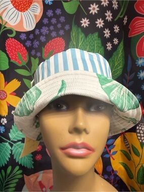 Byrdie Golf Reversible Bucket Hat NWT Sm